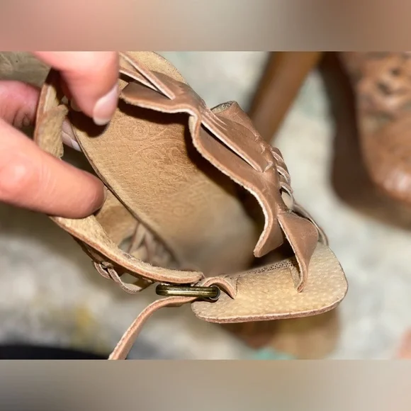 Naughty Monkey Woven Leather Heels - Picture 6 of 9